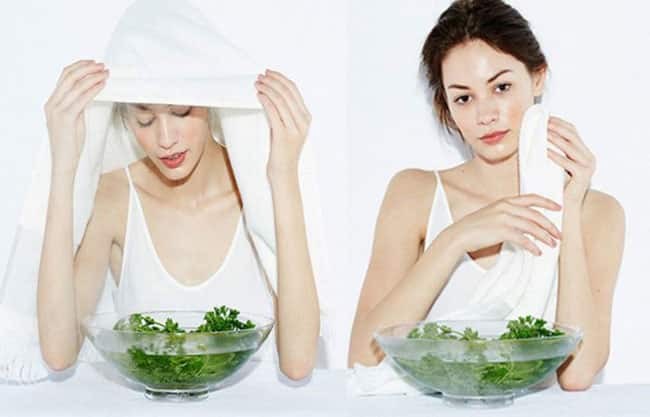 Xông mặt để kích thích đẩy mụn ẩn Xông mặt để kích thích đẩy mụn ẩn